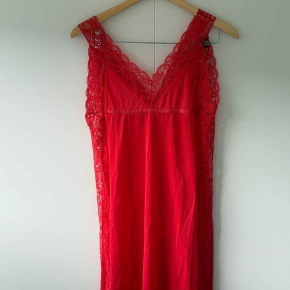 Red Lace Tie Front Robe - Picture 3 of 4
